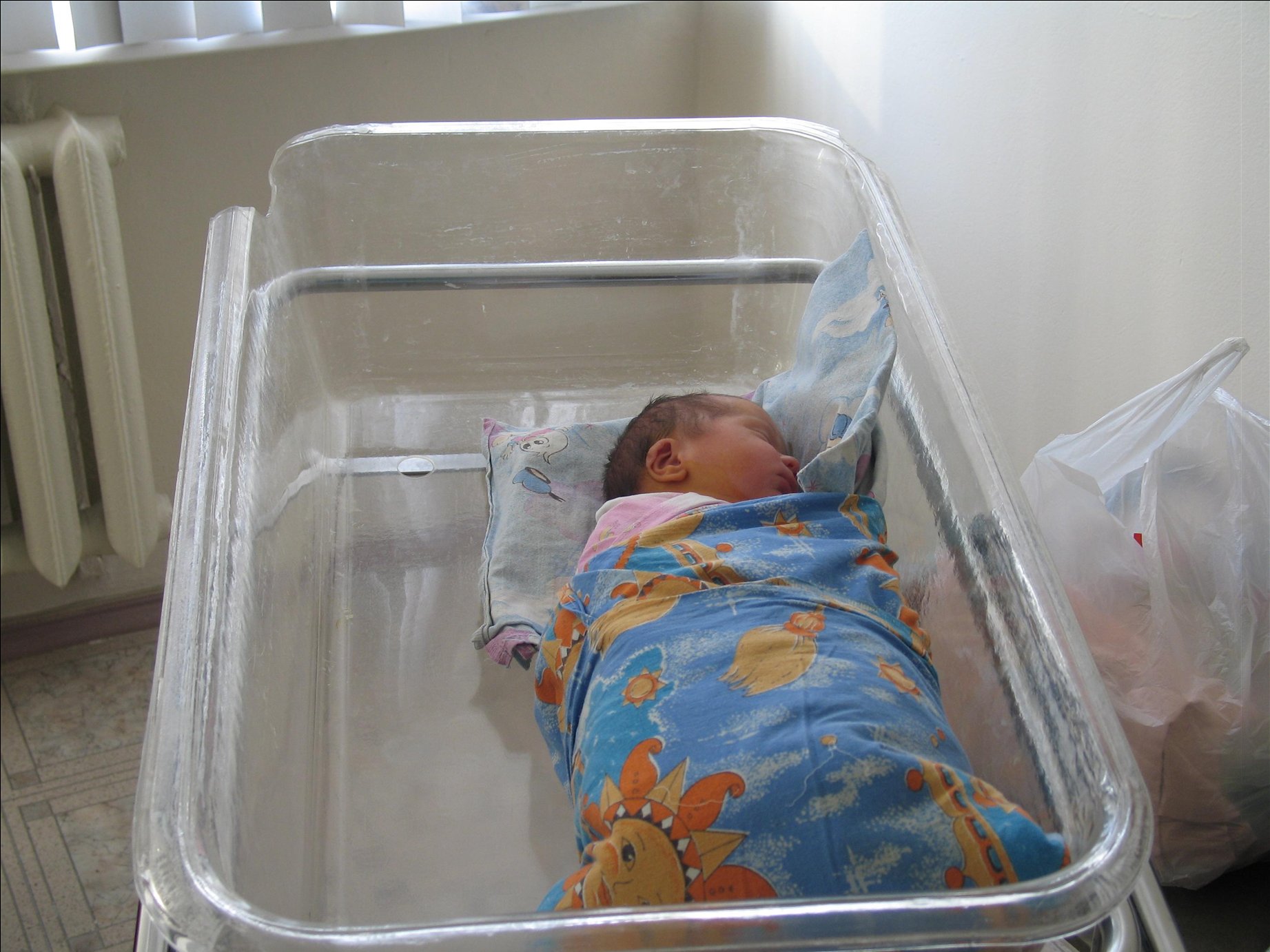 Кроватка для новорожденного в роддоме