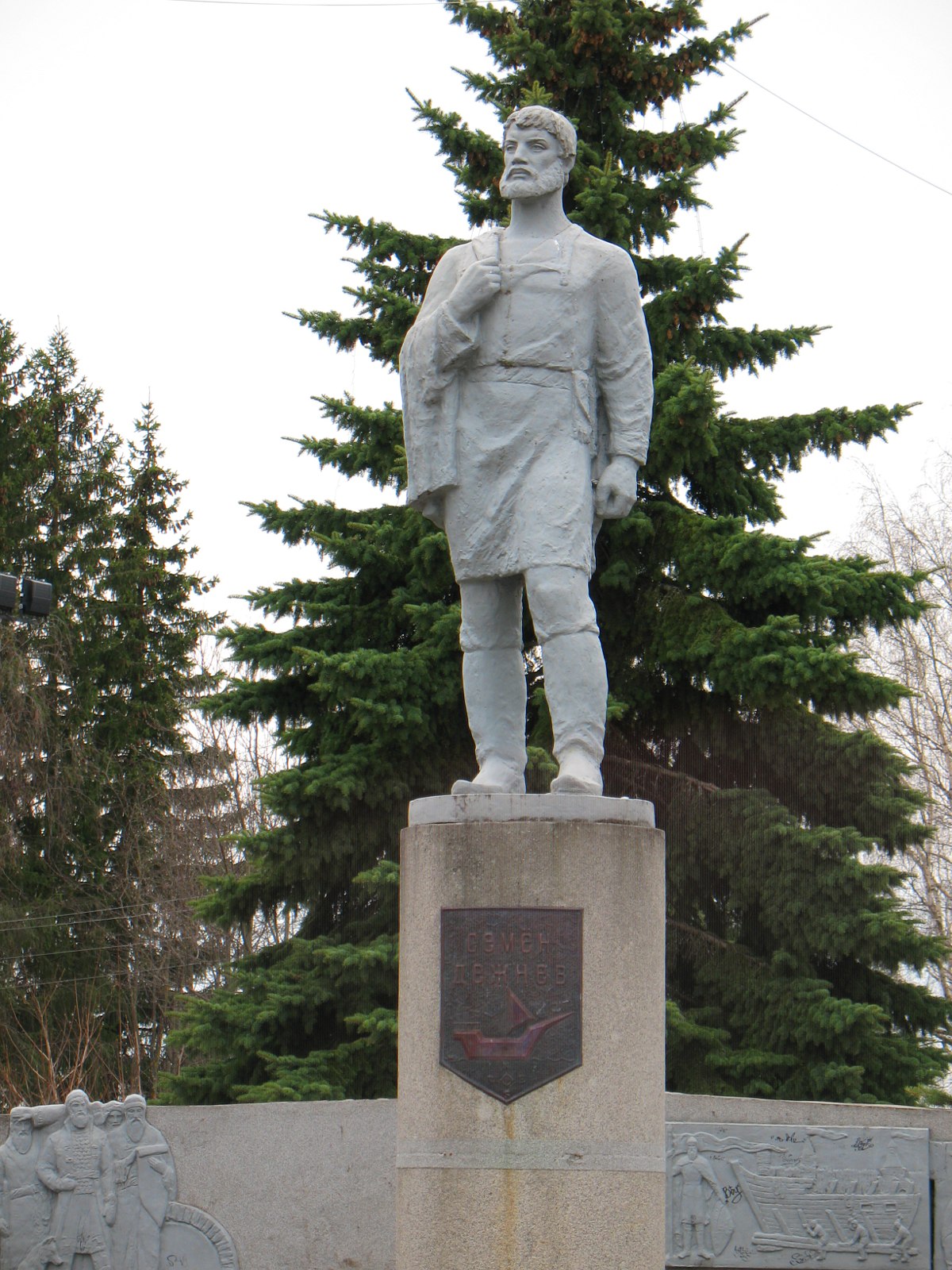 Памятник Семену Дежневу в Великом Устюге
