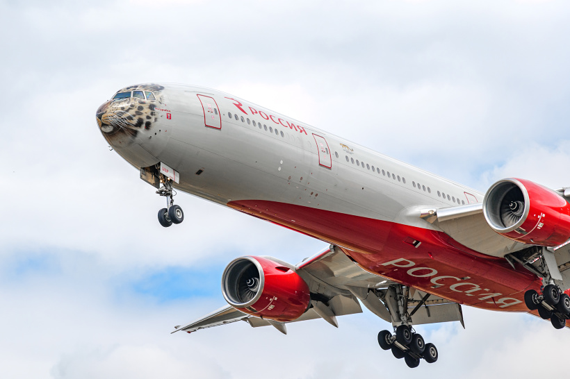 Woman Falls Flat On Her Face Attempting Dirty Dancing Lift