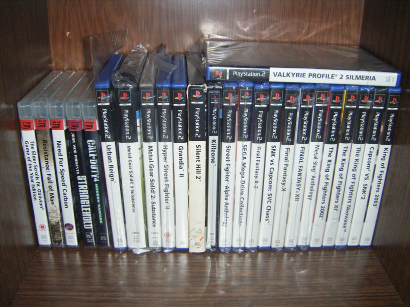 Sony playstation 2 диски. Коллекция дисков ps2. Коллекция игр ps2. Коллекционная PLAYSTATION 2.